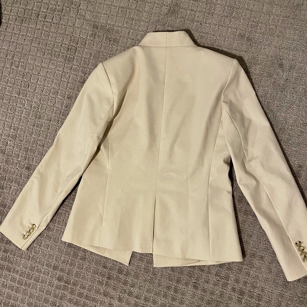 BRAND NEW Ann Taylor Ivory Blazer!!! Size 2! - Picture 2 of 3